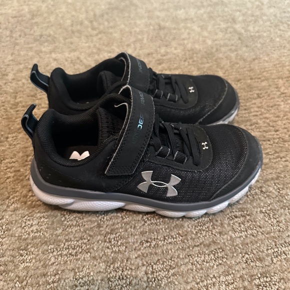 Under Armour PS Assert 8 AC - Picture 2 of 5